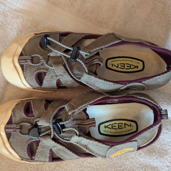 Keen Shoes - Keen Brown and Tan Sandals